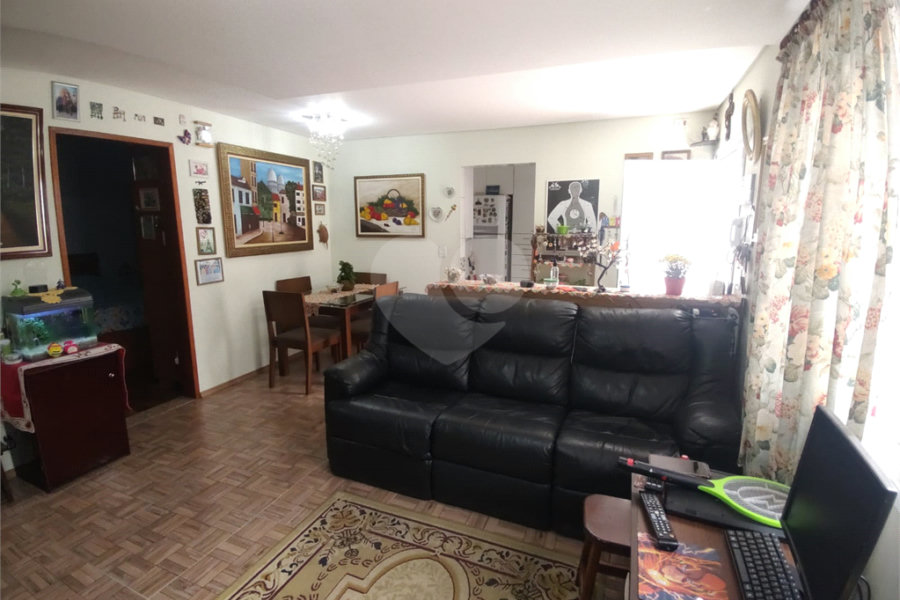 Casa à venda com 3 suítes no condomínio Morada das Hortênsias, São Paulo - SP