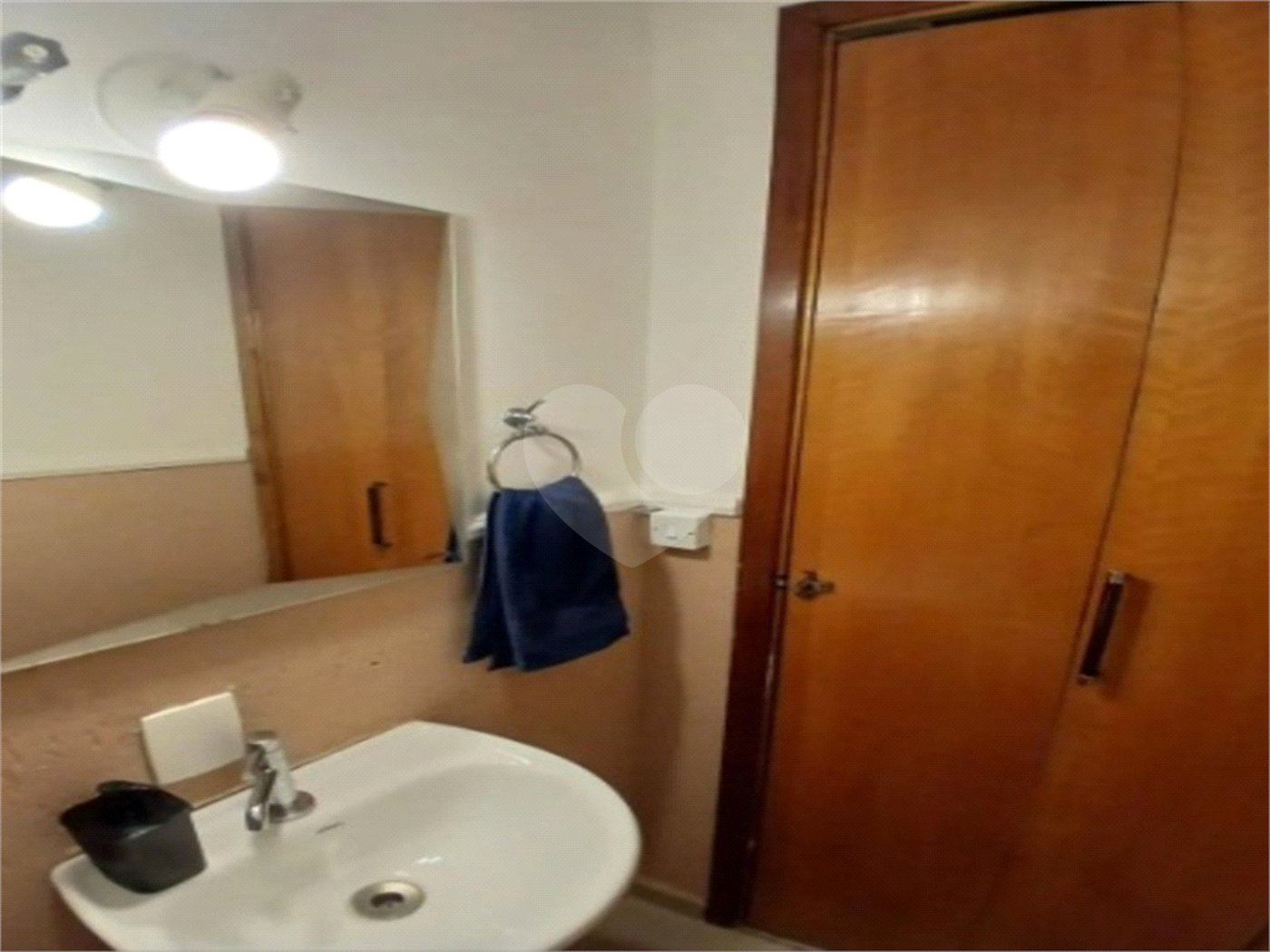 Casa à venda com 3 quartos, sendo 1 suíte, no condomínio Residencial Doutor Emanuel Dias, São Paulo - SP