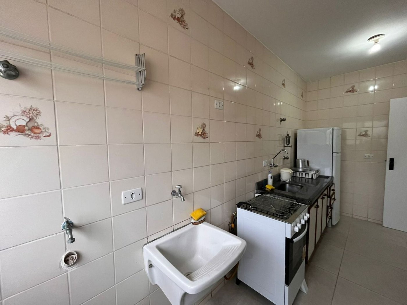 Apartamento com 2 dormitórios à venda, 65 m² por R$ 360.000,00 - Vila Júlia - Guarujá/SP