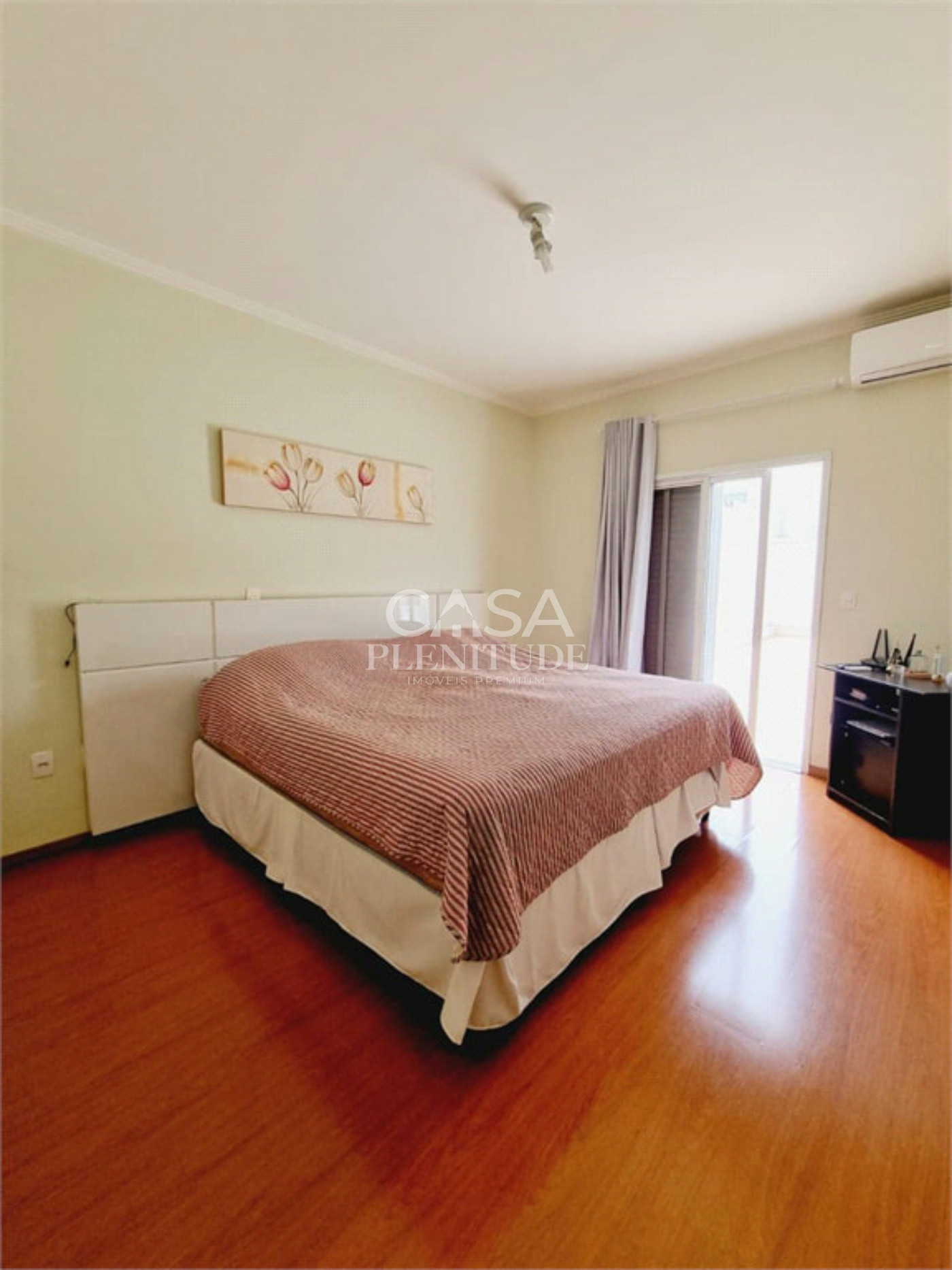 Sobrado à venda com 3 quartos, sendo 1 suíte, em Parque Residencial Villa dos Inglezes, Sorocaba, SP