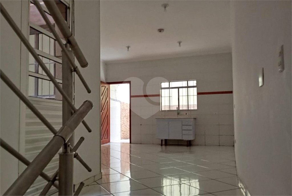 Sobrado à venda com 3 quartos, sendo 1 suíte, em Jardim Las Vegas, Santo André, SP