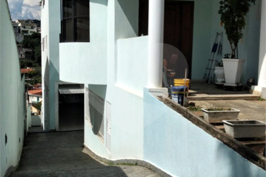 Sobrado à venda com 4 quartos, sendo 2 suítes, em Horto, São Paulo, SP