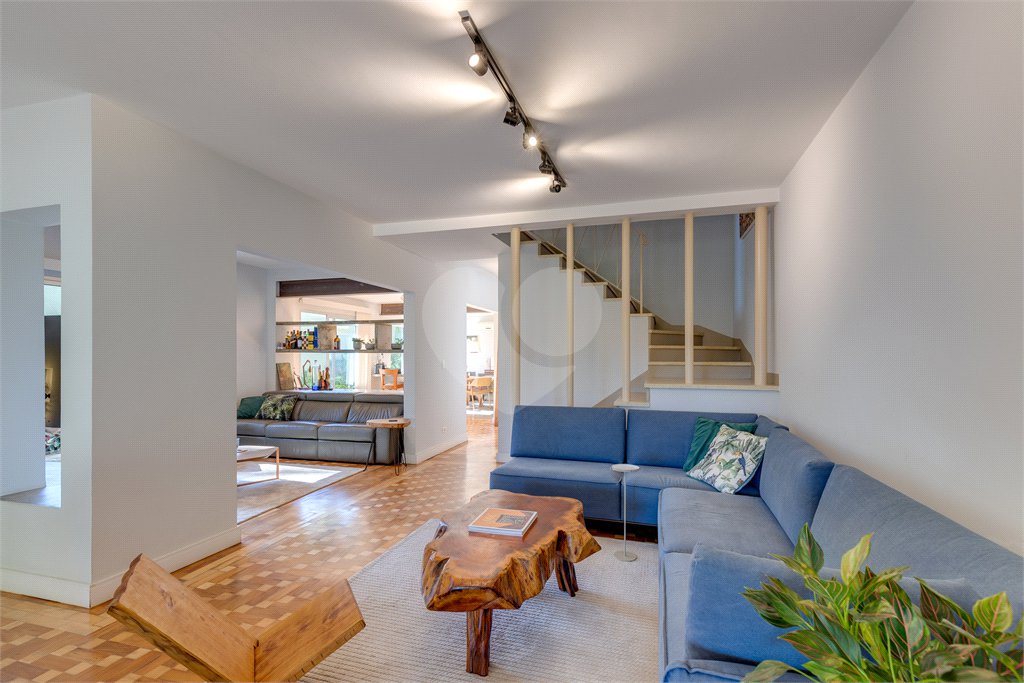 Casa à venda com 4 quartos, sendo 2 suítes,  em Alto da Boa Vista, São Paulo, SP