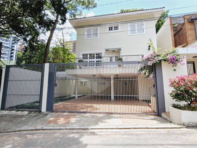 Casa à venda com 4 suítes no condomínio Jardim Vitória Régia, São Paulo - SP