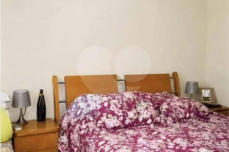 Casa à venda com 3 quartos, sendo 1 suíte, no condomínio Morada do Horto, São Paulo - SP