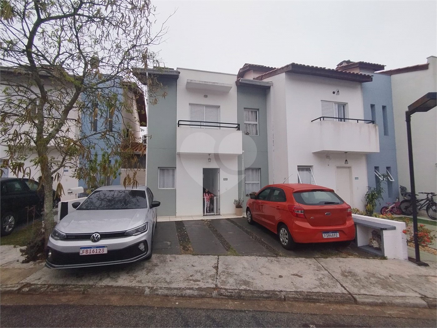 Casa à venda com 2 quartos, sendo 1 suíte, no condomínio Residencial Viva Vida, Cotia - SP
