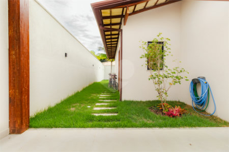 Casa à venda com 3 quartos, sendo 2 suítes, em Caravelas, Armação dos Búzios, RJ