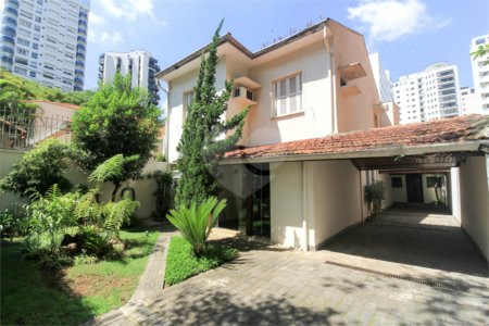 Casa à venda com 3 quartos, sendo 1 suíte, em Indianópolis, São Paulo, SP