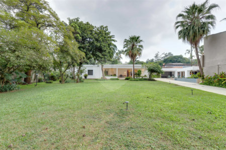 Casa Térrea à venda ou para alugar com 4 suítes em Alto da Boa Vista, São Paulo, SP