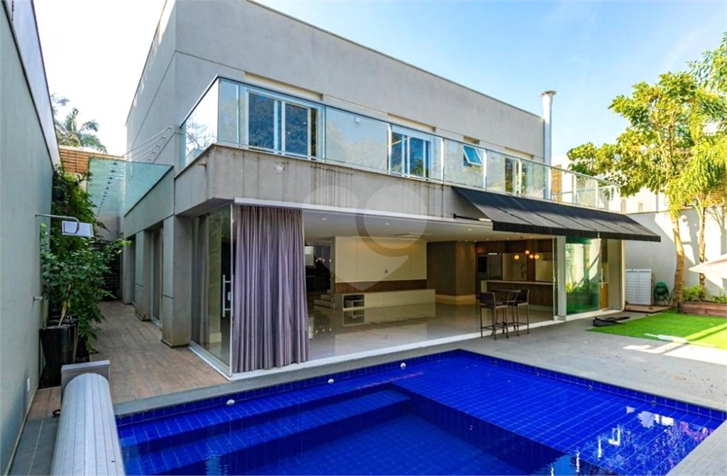 Casa à venda com 4 suítes no condomínio Hípica Garden, São Paulo - SP