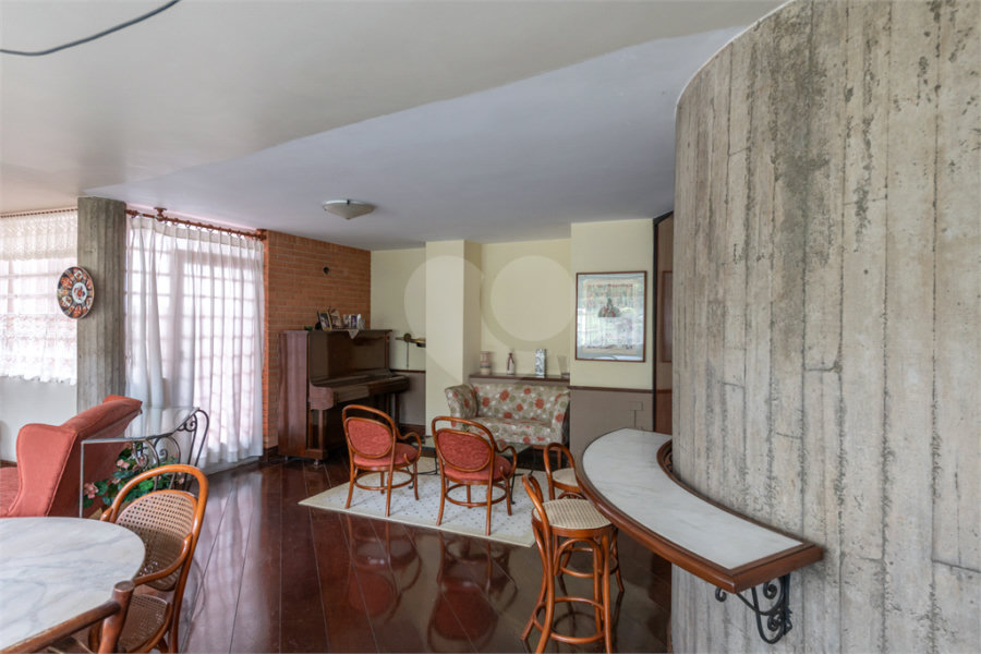 Casa Térrea à venda com 7 quartos, sendo 1 suíte, em Santana, São Paulo, SP