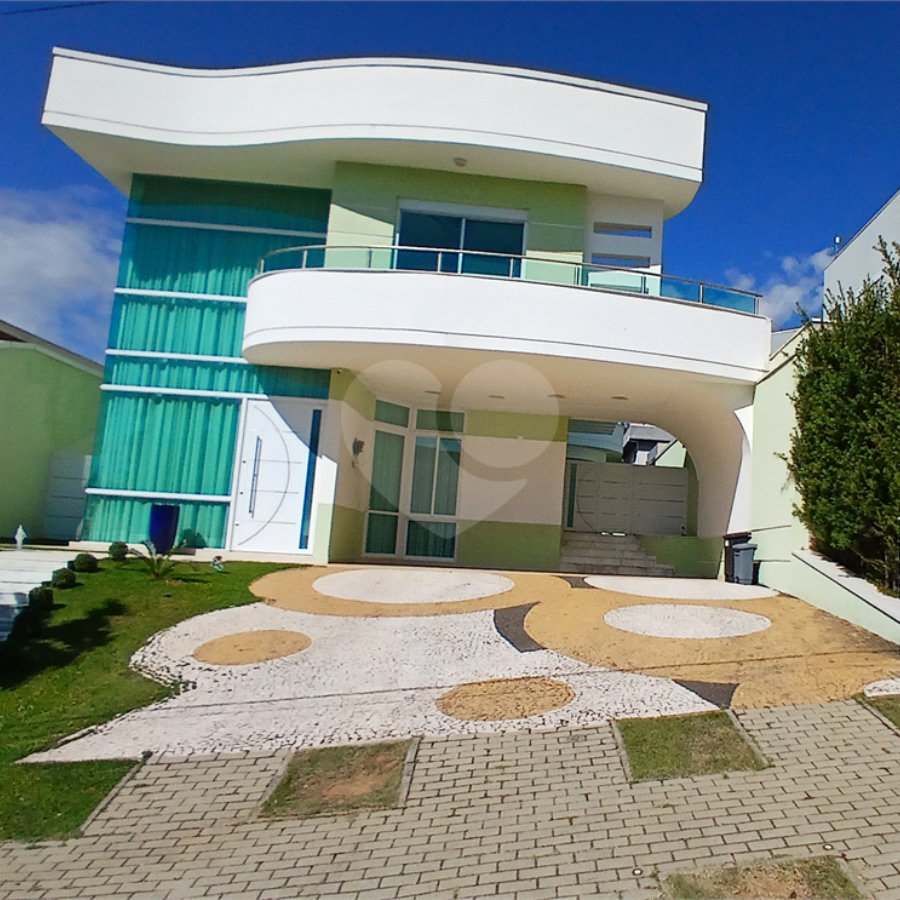 Casa à venda com 3 suítes no condomínio Figueira Garden, Atibaia - SP
