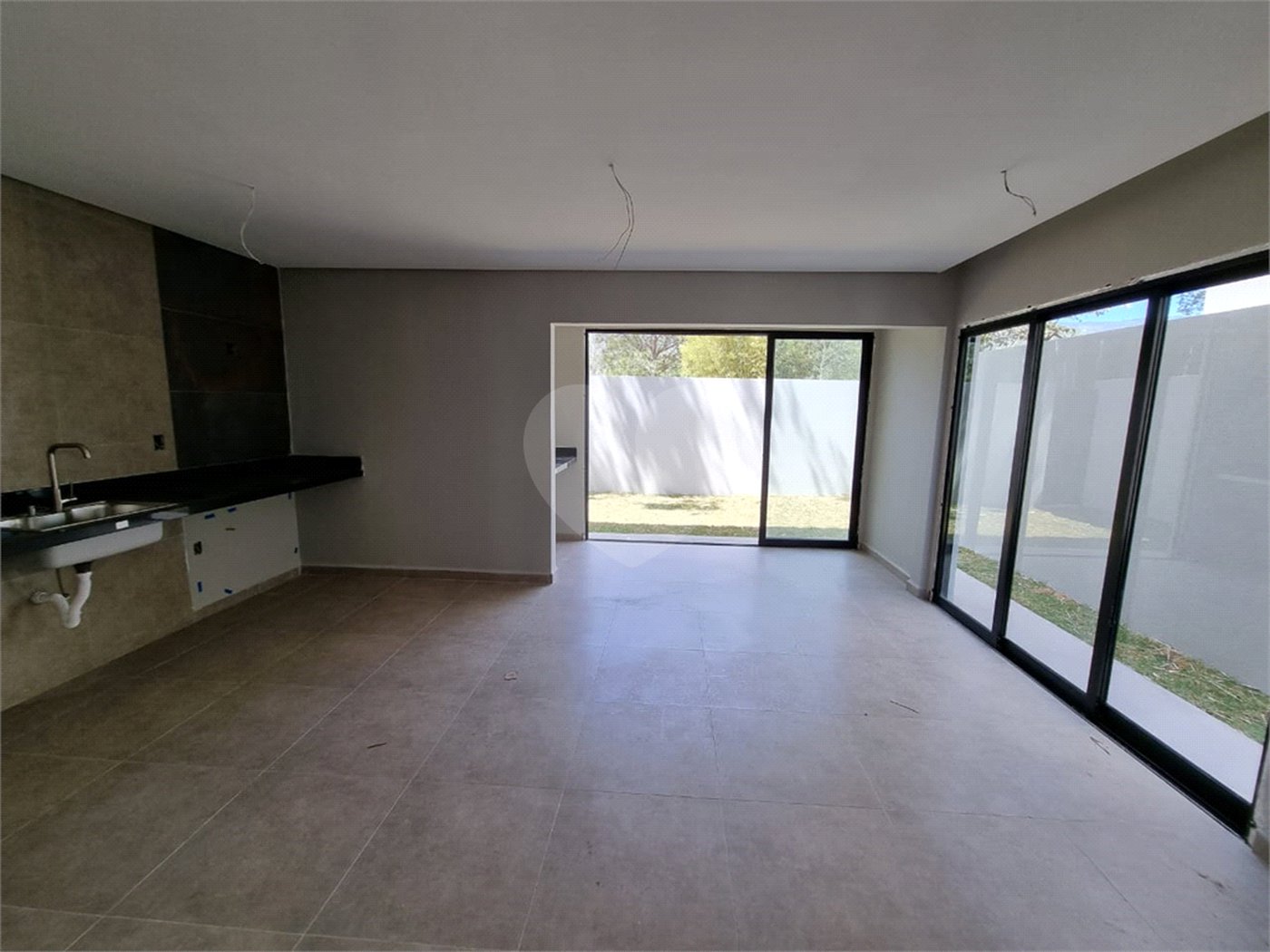 Casa à venda com 2 suítes no condomínio Residencial Vue26, Atibaia - SP