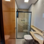 Apartamento COBERTURA com 66m2, 3 quartos, banheiro, sala, cozinha, quintal e 1 vaga
