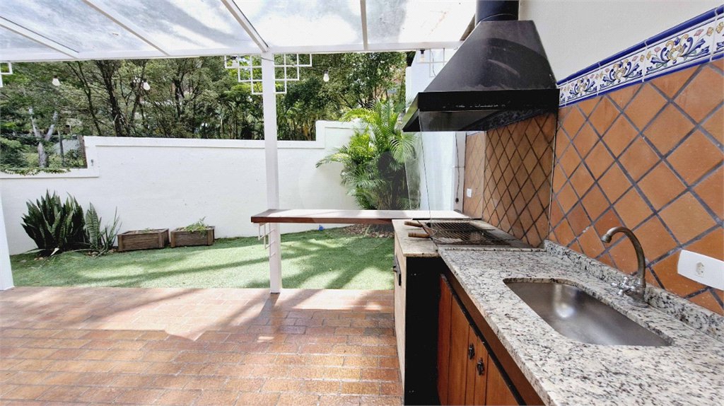 Casa à venda com 4 suítes no condomínio Jardim Vitória Régia, São Paulo - SP