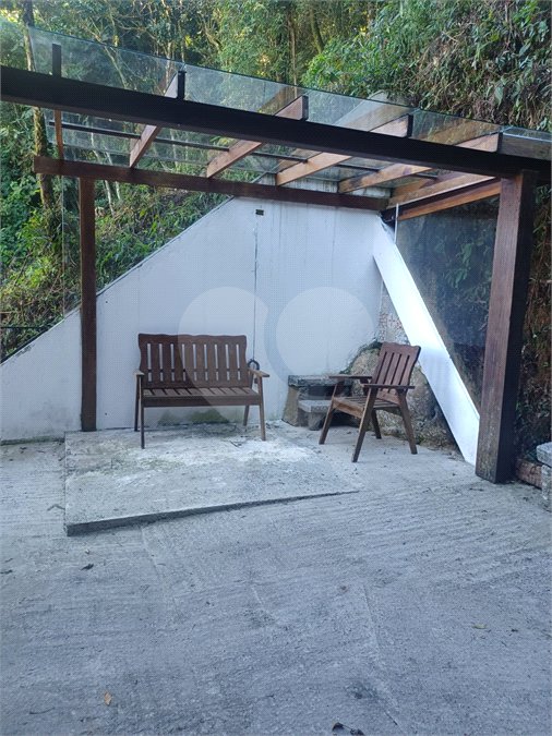 Casa à venda ou para alugar com 3 quartos, sendo 1 suíte, no condomínio Parque Suiça, Caieiras - SP