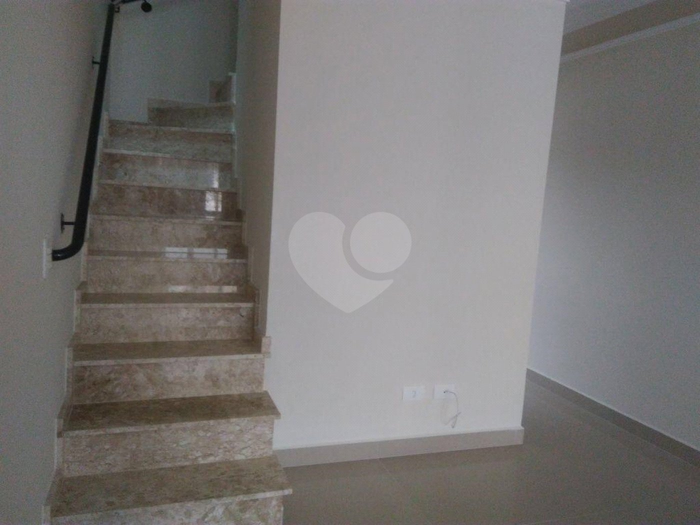 Casa à venda com 3 quartos, sendo 1 suíte, no condomínio Professora Romilde Nogueira de Sá, São Paulo - SP