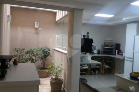 Sobrado à venda com 4 quartos, sendo 3 suítes, em Cambuci, São Paulo, SP