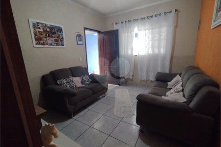 Sobrado à venda com 3 quartos, sendo 1 suíte, em Biritiba, Poá, SP