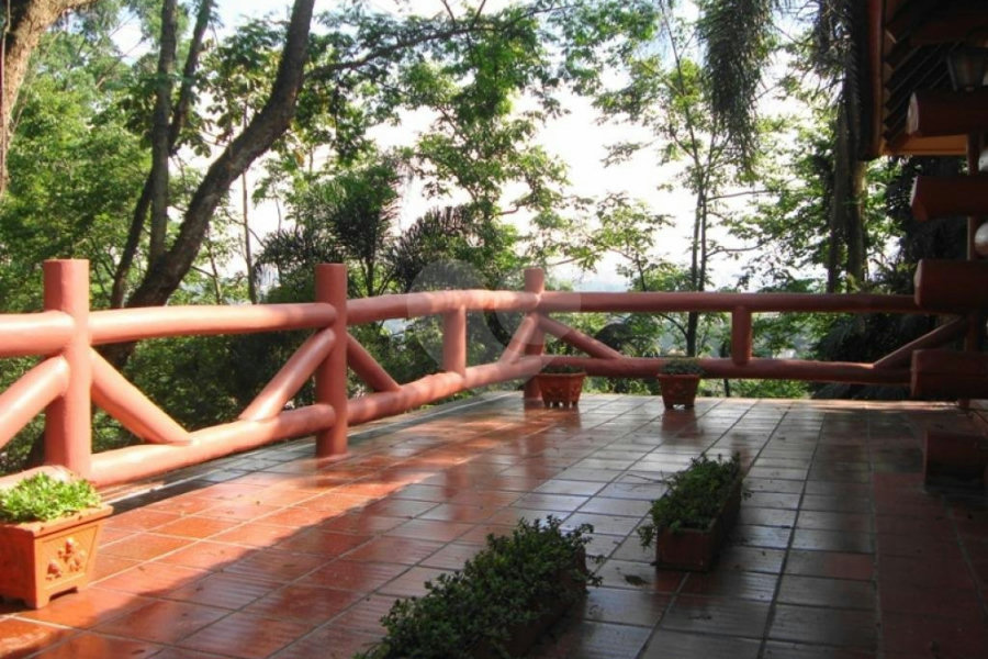 Casa à venda com 3 quartos, sendo 2 suítes, no condomínio Jardim Ibiratiba, São Paulo - SP