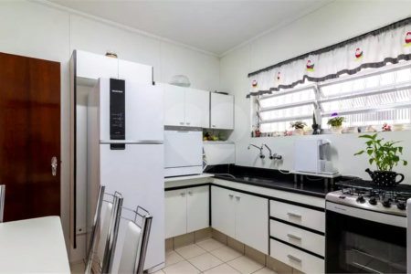 Casa à venda com 3 quartos, sendo 1 suíte, em Vila Olímpia, São Paulo, SP