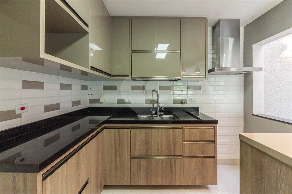 Casa à venda com 3 quartos, sendo 2 suítes,  no condomínio Sagres, São Paulo - SP