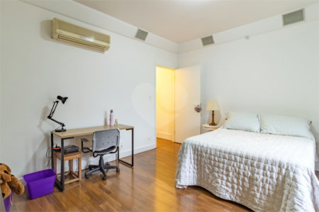 Casa à venda com 3 quartos, sendo 1 suíte, em Jardim Paulistano, São Paulo, SP
