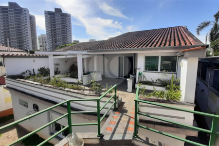 Casa à venda com 4 quartos, sendo 2 suítes, em Jardim Prudência, São Paulo, SP