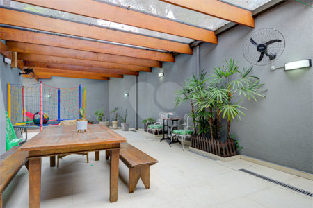Casa à venda com 4 quartos, sendo 2 suítes, no condomínio Vila dos Ipês, São Paulo - SP