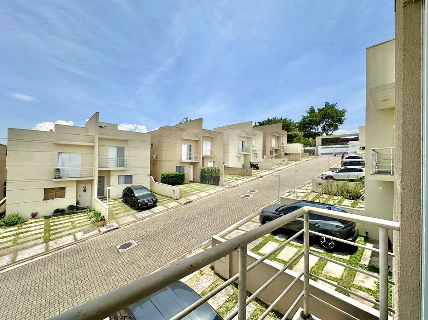Casa à venda com 3 quartos, sendo 1 suíte, no condomínio Villaggio Viana, Cotia - SP