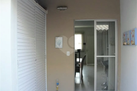 Casa à venda com 3 quartos, sendo 1 suíte, no condomínio Village Jardim Versailles, Jundiaí - SP