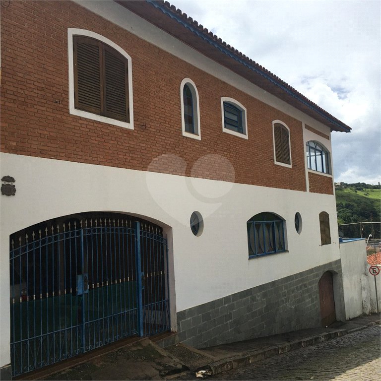 Casa à venda com 4 quartos, sendo 1 suíte, no Centro, Piracaia, SP