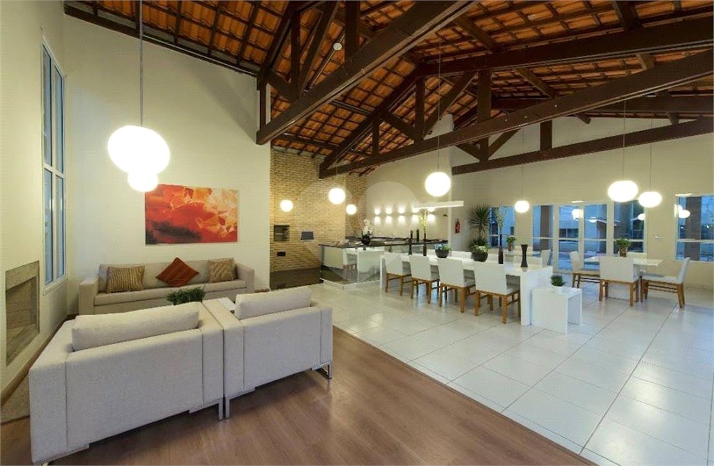 Sobrado à venda com 3 quartos em Jardim Petrópolis, Cotia, SP