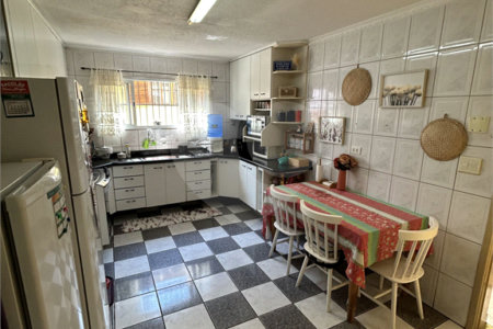 Sobrado à venda com 3 quartos em Jardim Santo Antoninho, São Paulo, SP