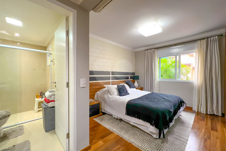 Casa à venda com 4 quartos, sendo 2 suítes,  no condomínio Floradas da Serra, São Paulo - SP