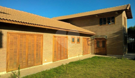 Casa à venda ou para alugar com 3 suítes no condomínio Vilarejo Estoril, Mairiporã - SP
