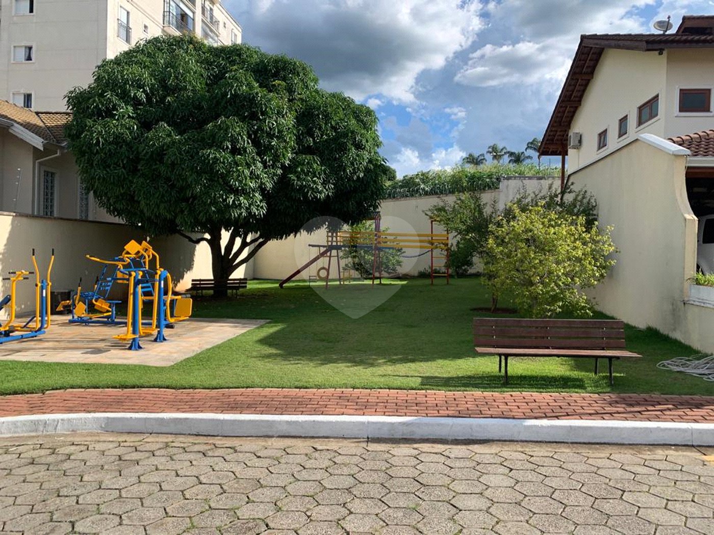 Casa à venda com 5 suítes no condomínio Jardim São Felipe, Atibaia - SP