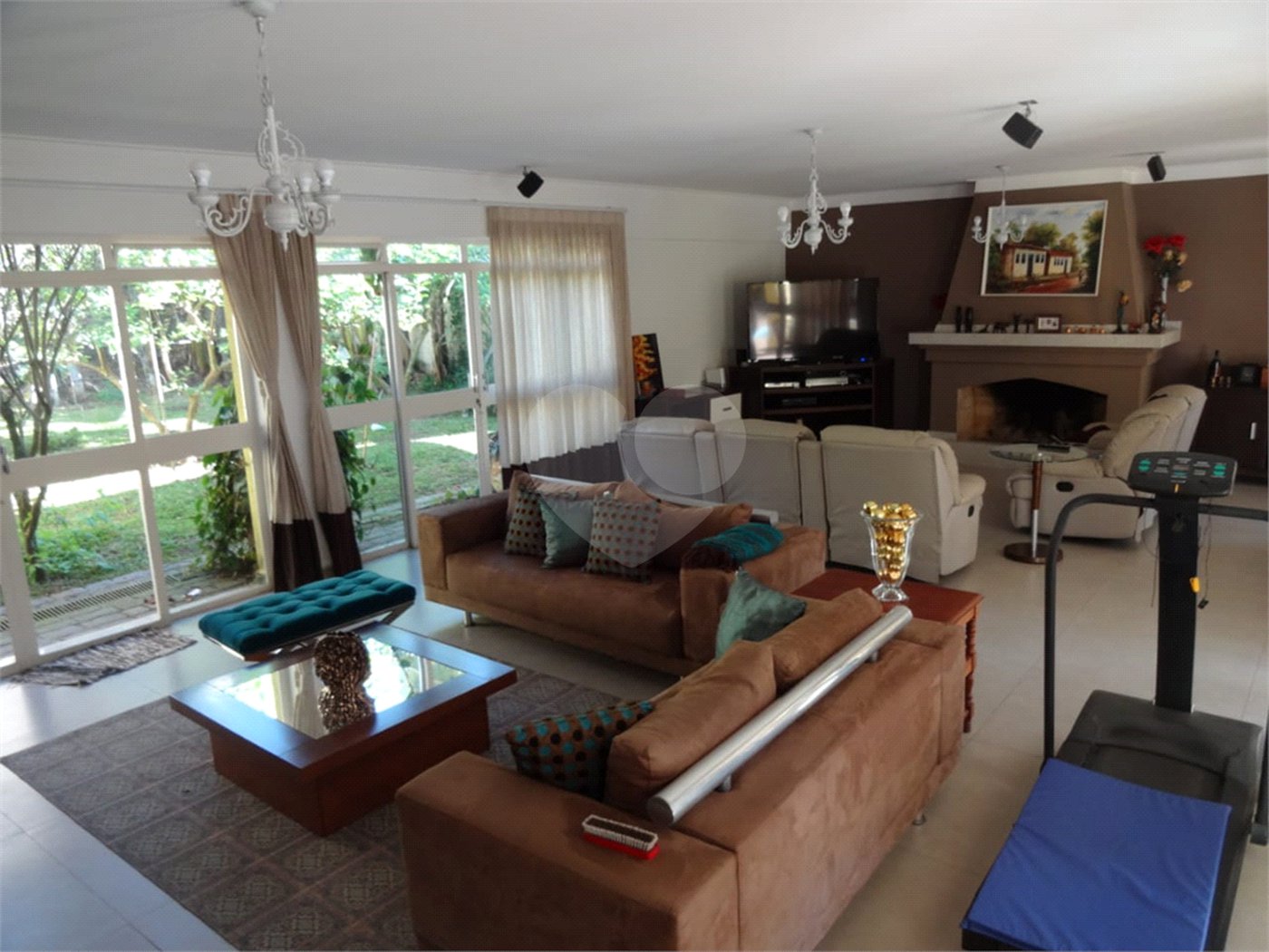 Casa à venda com 5 quartos, sendo 2 suítes,  em Vila Oliveira, Mogi das Cruzes, SP