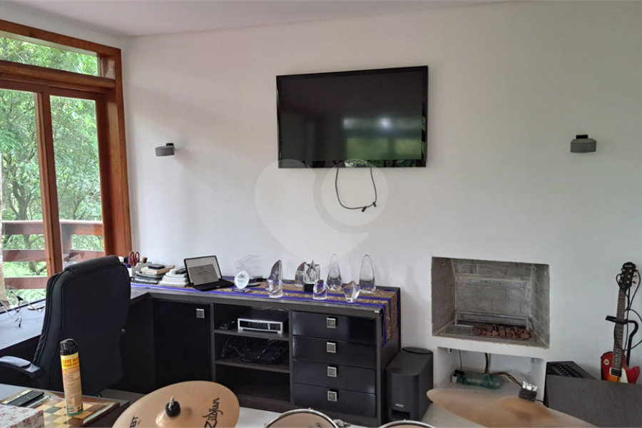 Casa à venda com 6 quartos, sendo 4 suítes, no condomínio Alpes da Cantareira, Mairiporã - SP