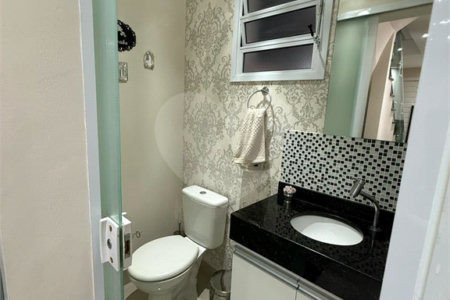 Casa à venda com 3 quartos, sendo 1 suíte, no condomínio Praça Leão, São Paulo - SP