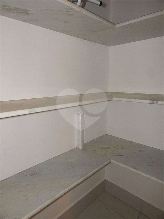 Casa à venda com 3 suítes no condomínio Recanto dos Paturis, Vinhedo - SP