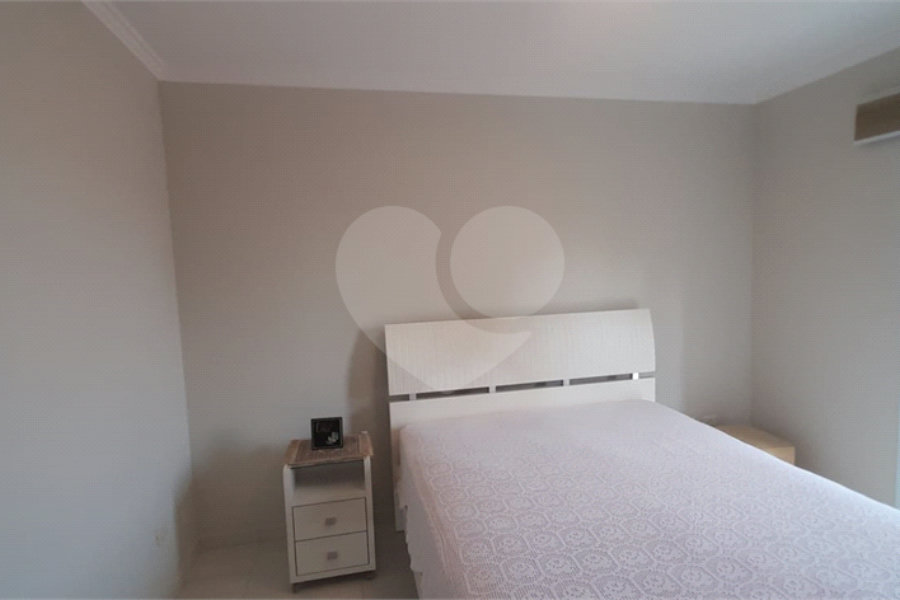 Casa à venda com 3 quartos, sendo 2 suítes, no condomínio Mário Araújo, São Paulo - SP