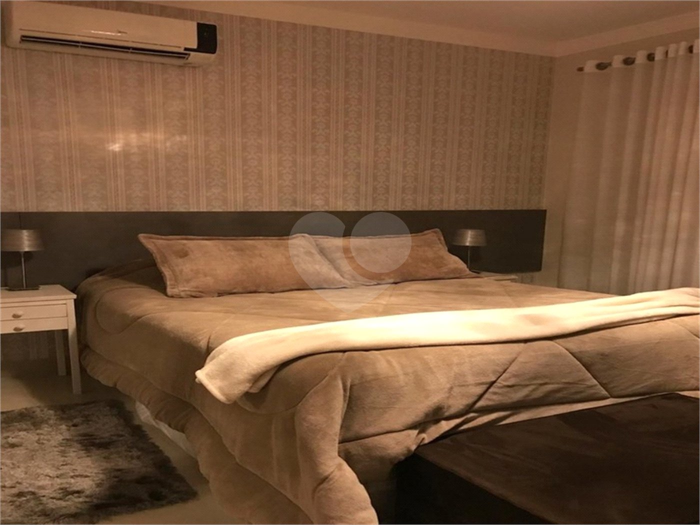 Casa à venda com 4 quartos, sendo 3 suítes, no condomínio Residencial Terra Nobre, Indaiatuba - SP
