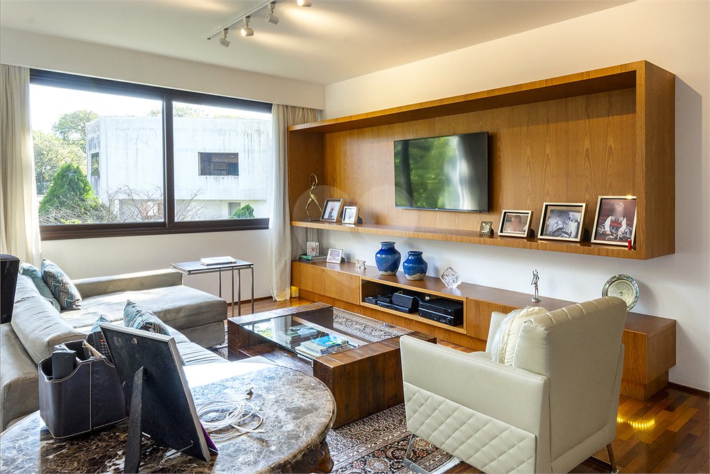 Casa à venda com 4 suítes no condomínio Vila Flora, São Paulo - SP