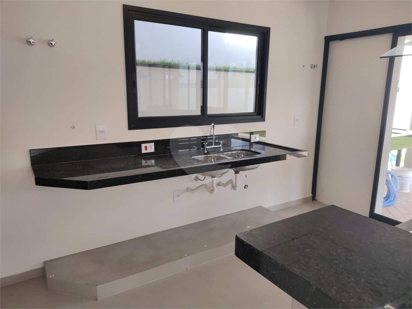 Casa à venda com 3 suítes no condomínio Santa Isabel I, Louveira - SP