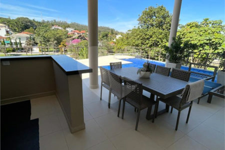 Casa à venda com 6 quartos, sendo 4 suítes,  no condomínio Estância Marambaia, Vinhedo - SP