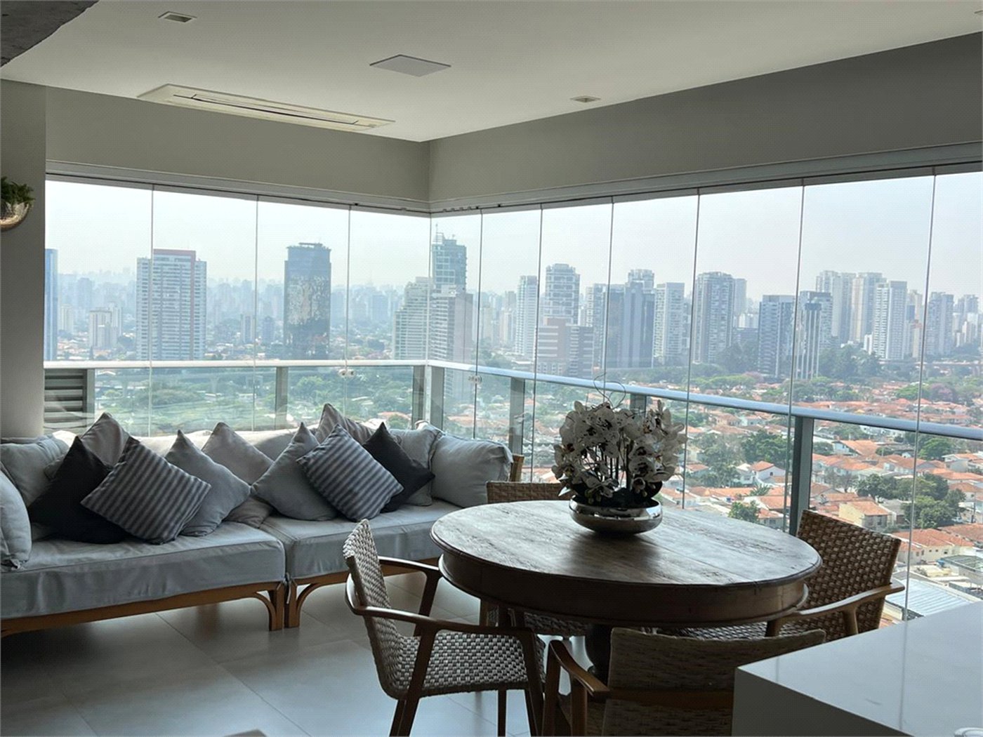 Apartamento à venda com 2 suítes em Vila Gertrudes, São Paulo, SP