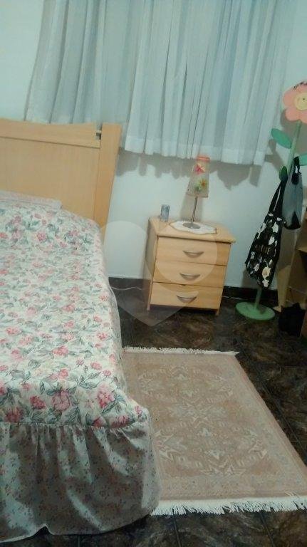 Casa à venda com 3 quartos, sendo 1 suíte, no condomínio Travessa Soldado Oscar Ribeiro Sampaio,8, São Paulo - SP