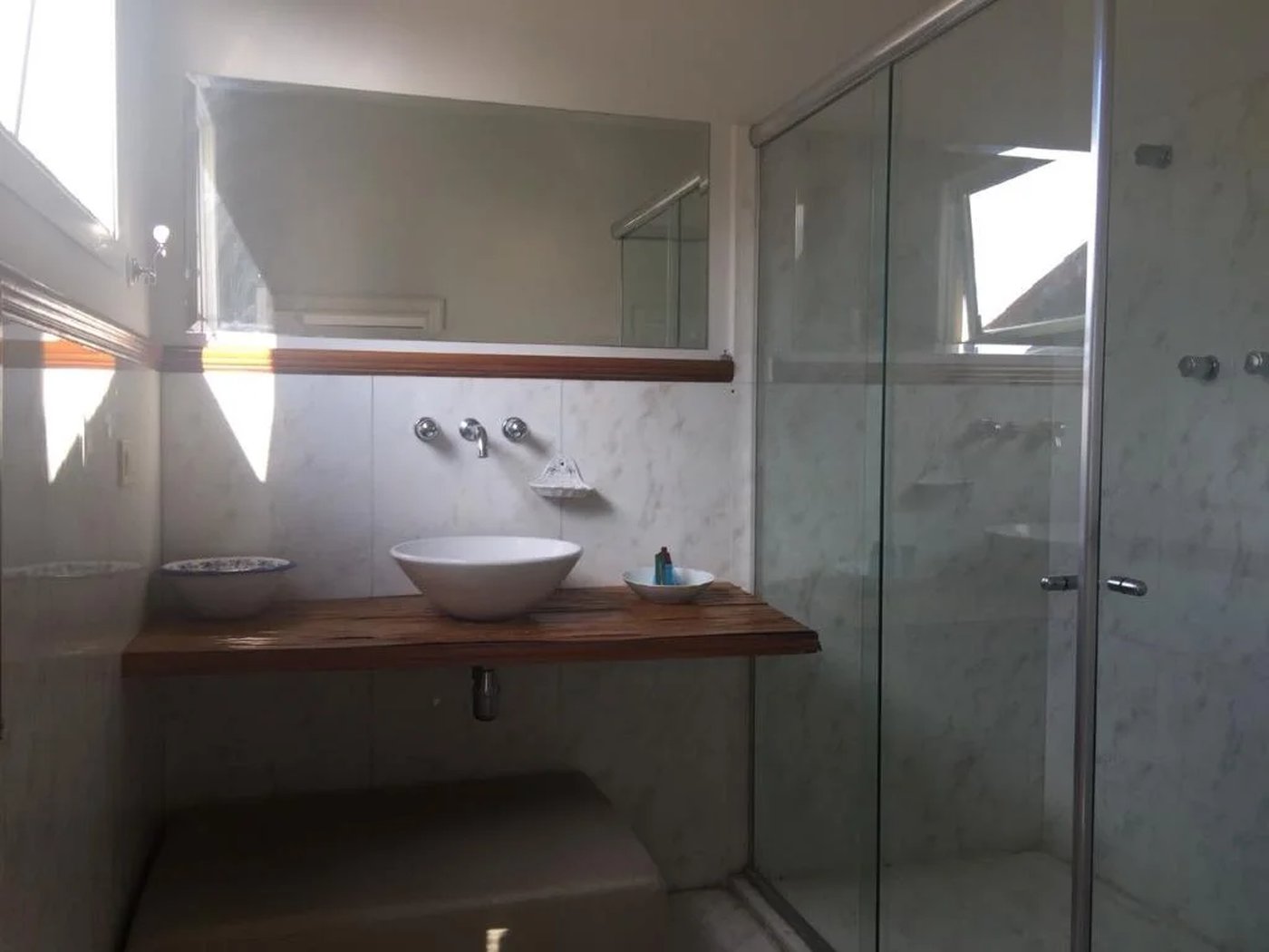 Casa à venda com 5 quartos, sendo 4 suítes, no condomínio Jardim Vitória Régia, São Paulo - SP