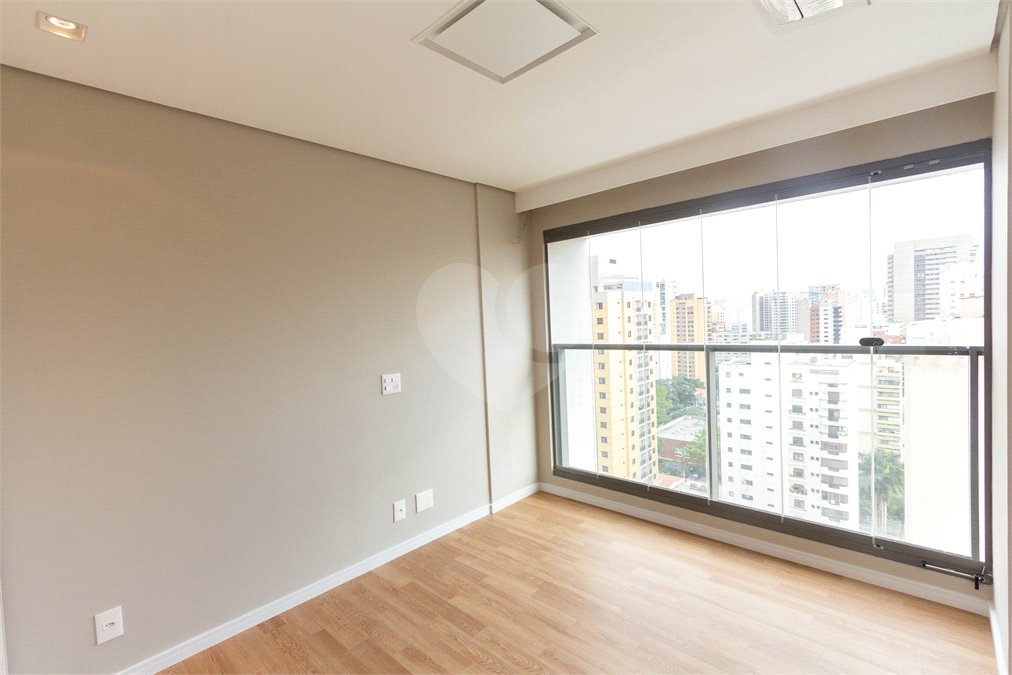 Apartamento à venda ou para alugar com 3 suítes em Moema, São Paulo, SP